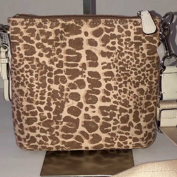NWT! COACH Park Giraffe SV/Natural Multi Print Swing-pack F50562 - Picture 3 of 7
